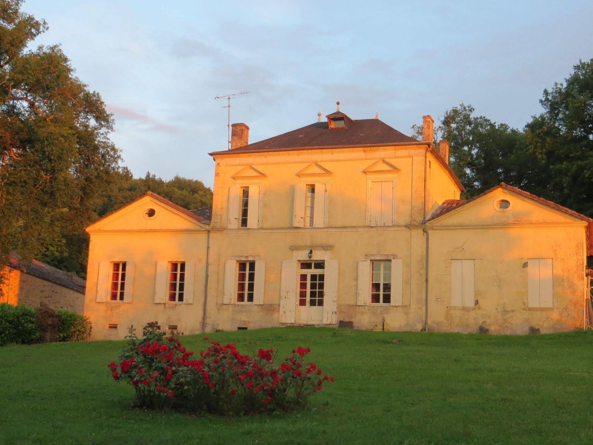 Aux Trois Fontaines Bed & Breakfast Eynesse Exterior photo