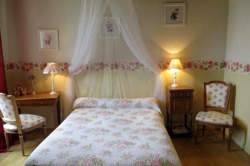 Aux Trois Fontaines Bed & Breakfast Eynesse Exterior photo